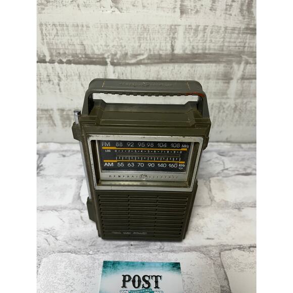 Vintage General Electric Two Way Power Radio Model #7-2808A - Picture 2 of 11